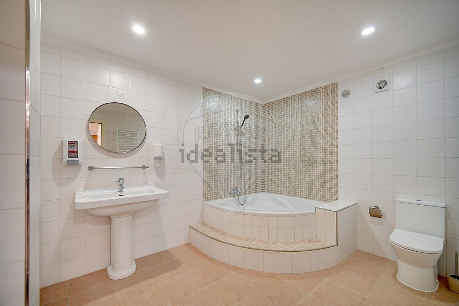 小楼房或独栋别墅出售在São Quintino - 卫生间