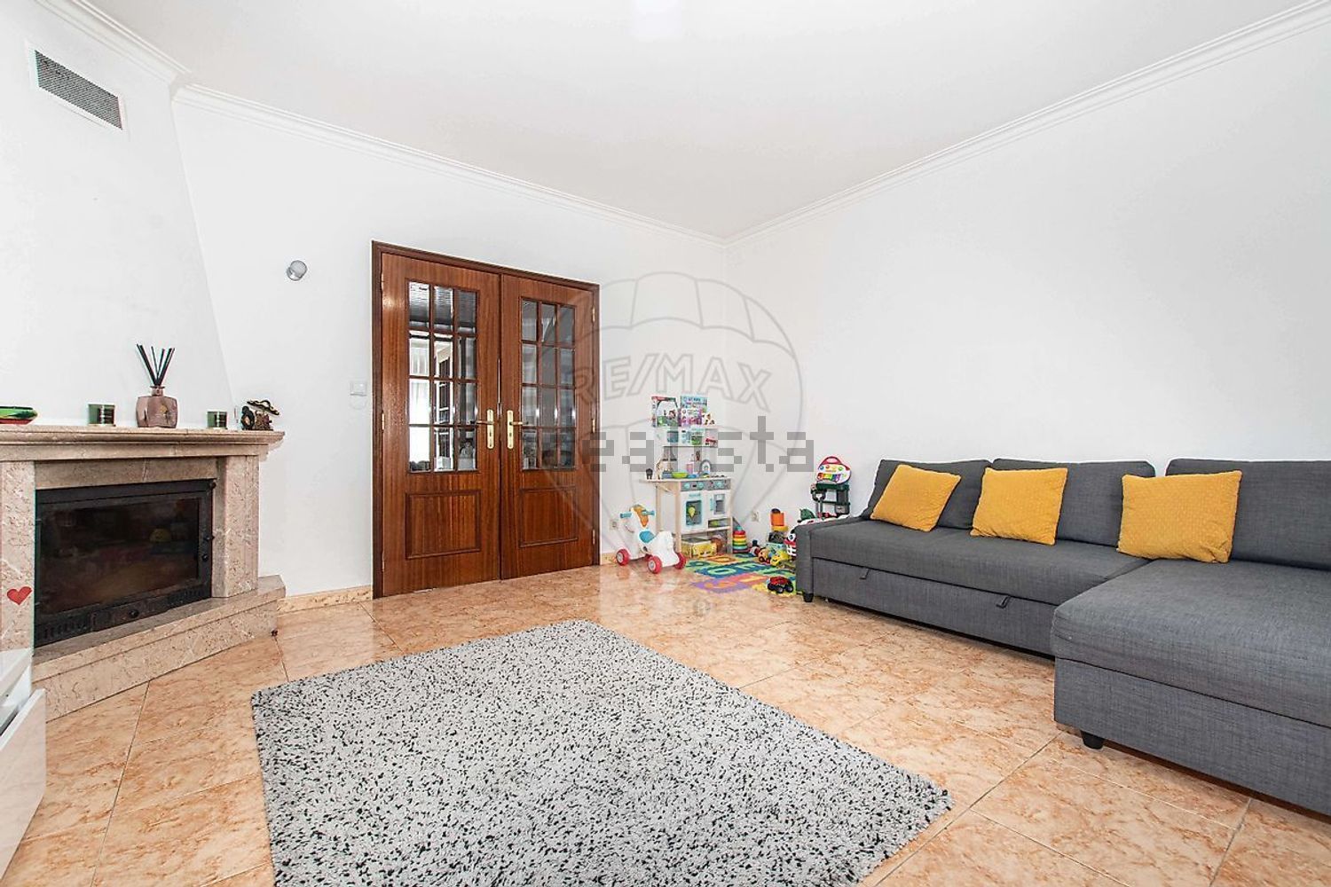 公寓 t2出售在Praceta Infante Dom Henriques - 客厅