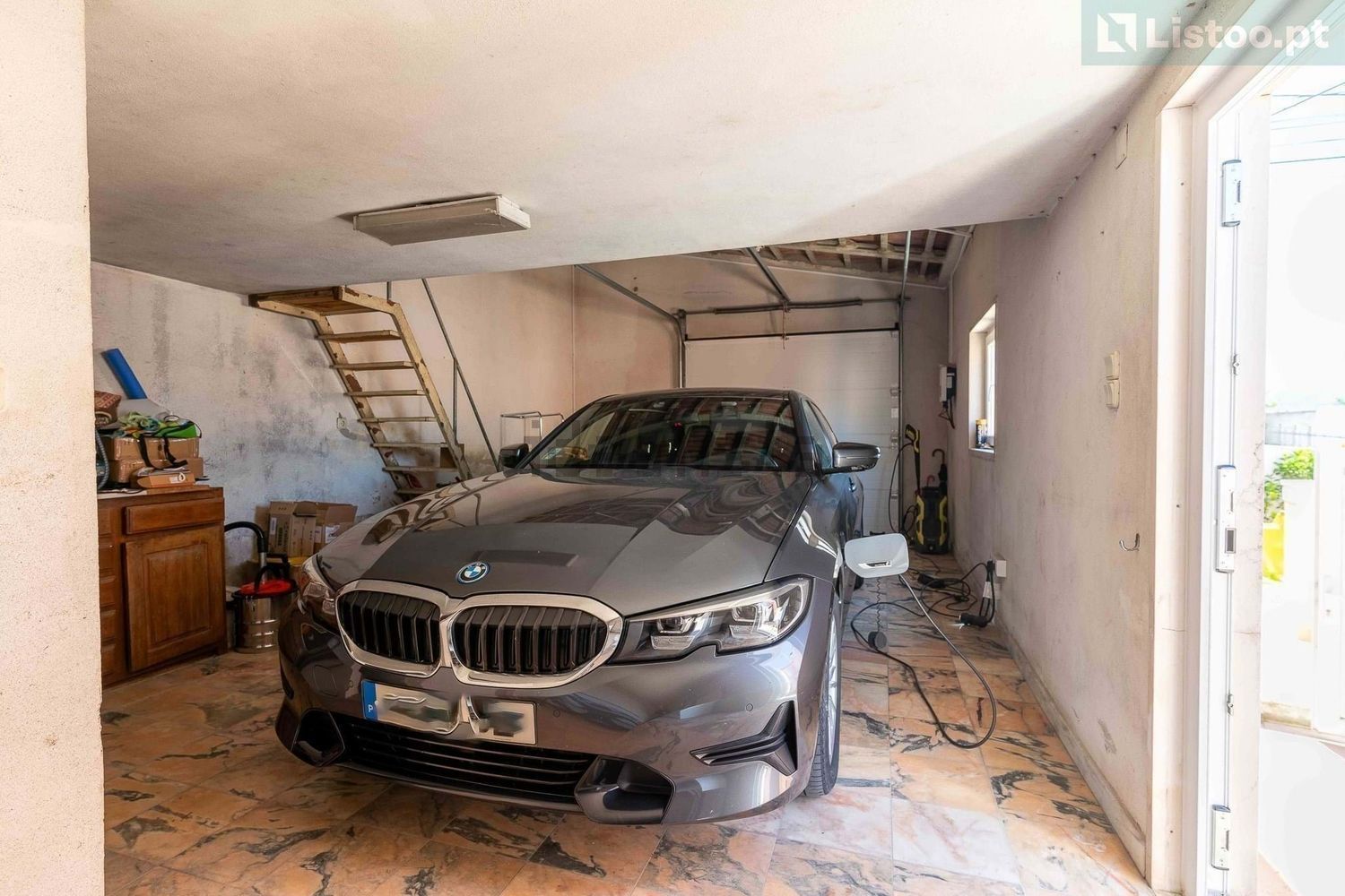 小楼房或别墅出售在Rua Dom António Correia de Sá - 停车位