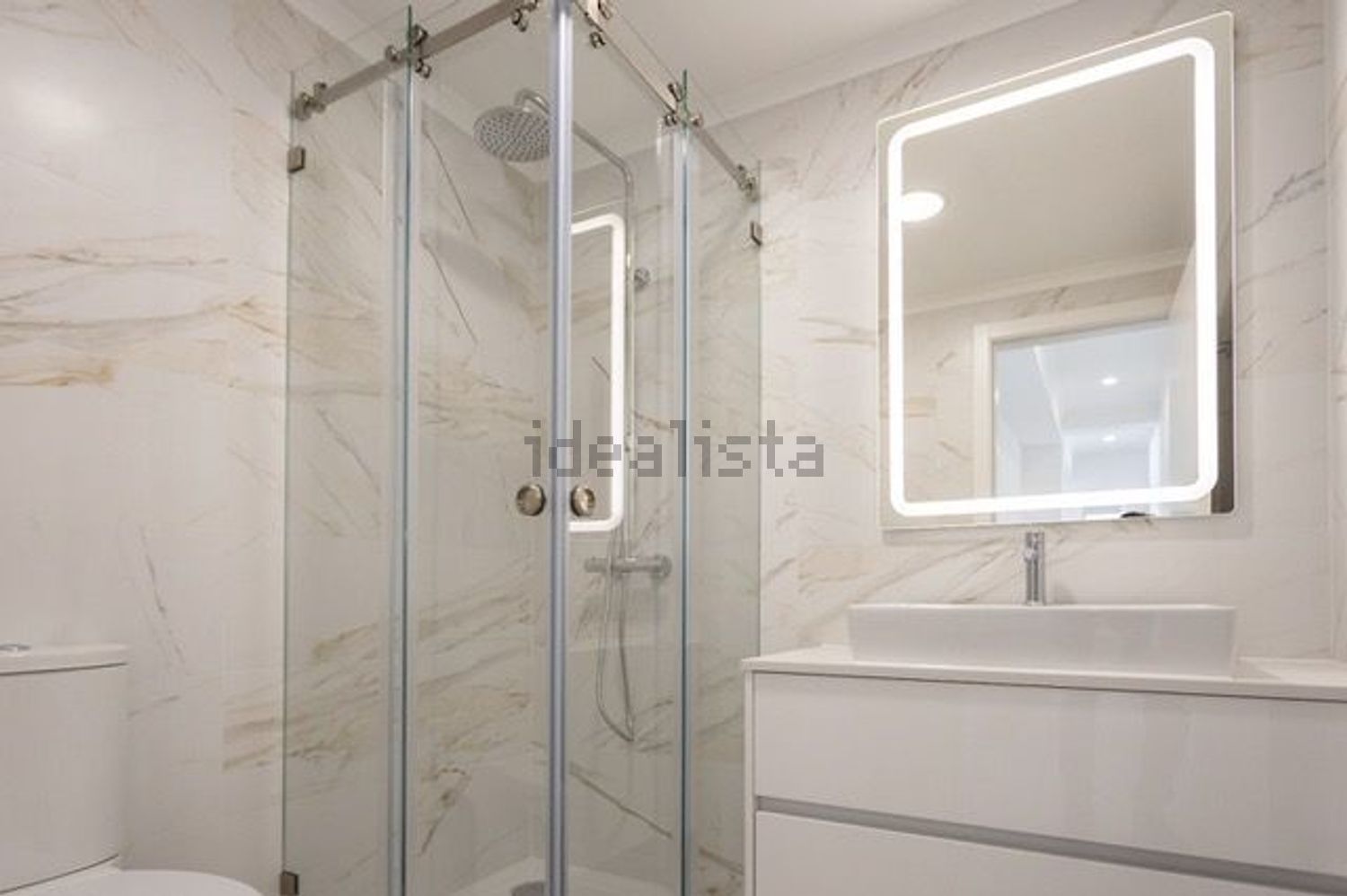 出租公寓 t2在Rua Dom Afonso de Albuquerque, 85 - 卫生间