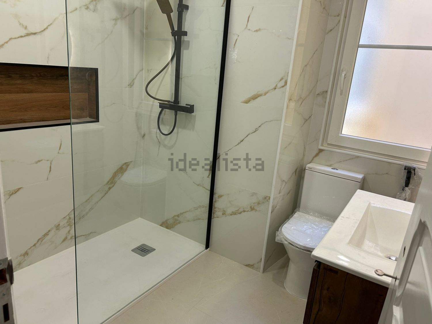 公寓 t3出售在Avenida General Roçadas, 105 - 卫生间