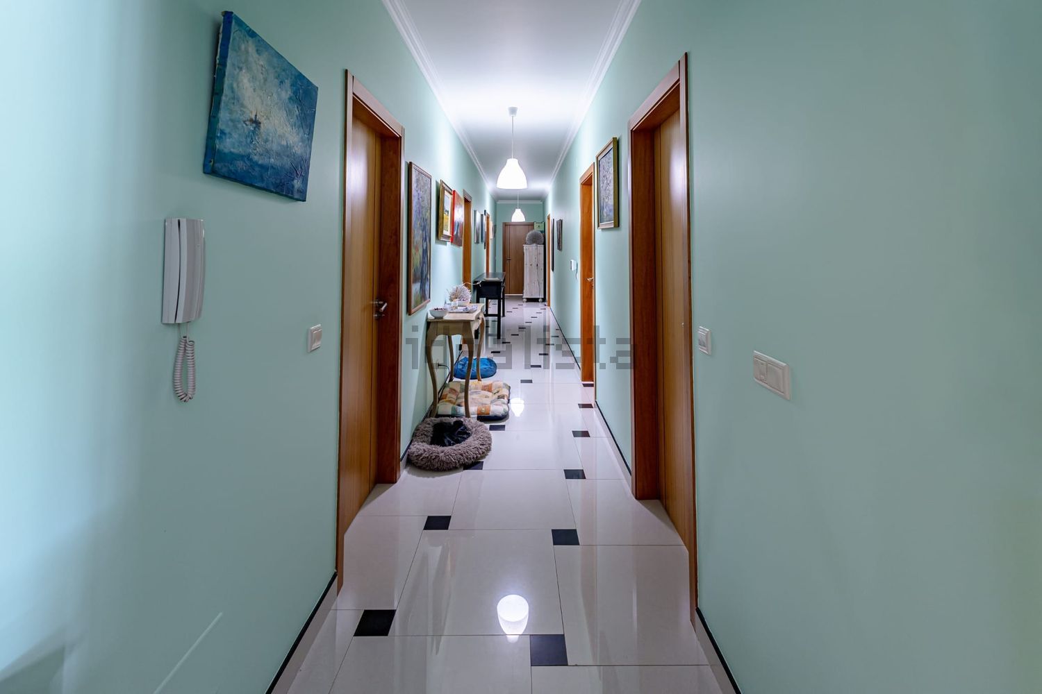 小楼房或独栋别墅出售在Peral - 过道