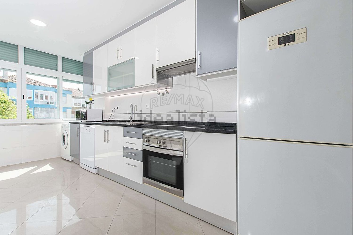 公寓 t2出售在Rua António Apolinário da Silva - 厨房