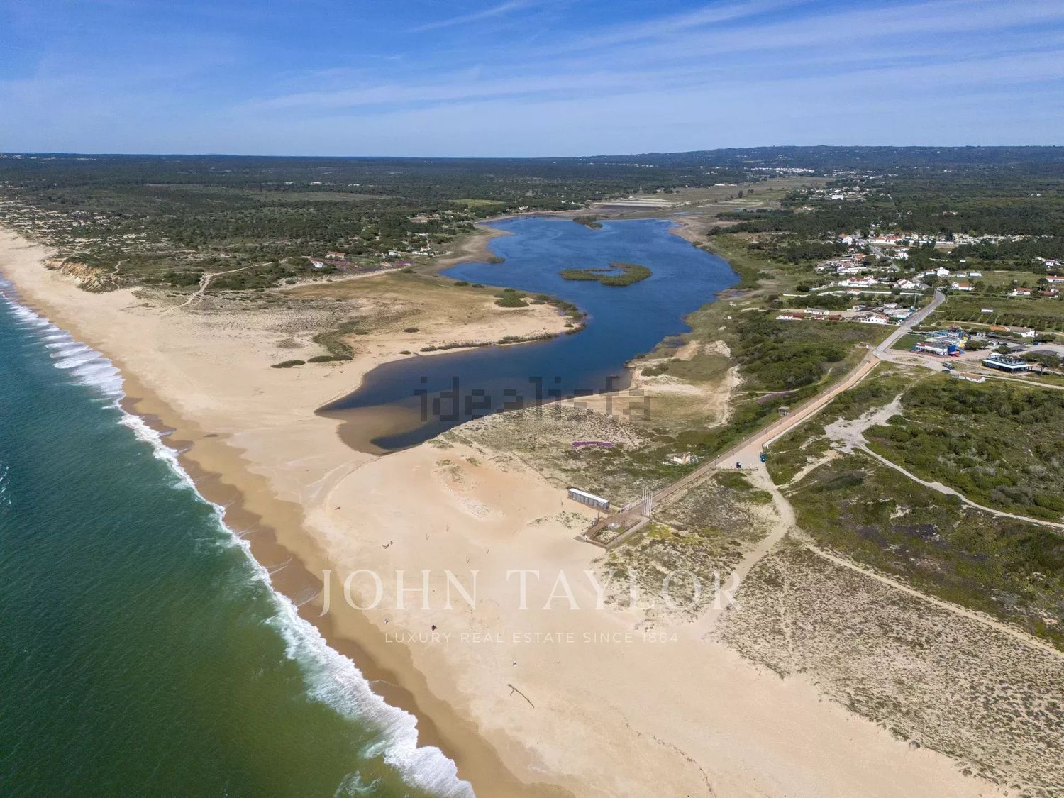 小楼房或独栋别墅出售在Rua de Melides - 视线
