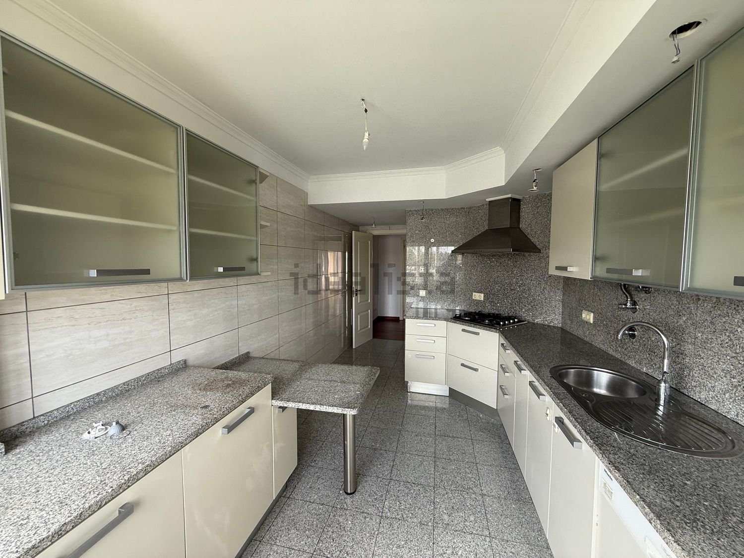 出租公寓 t2在Rua José Farinha, 24 - 厨房