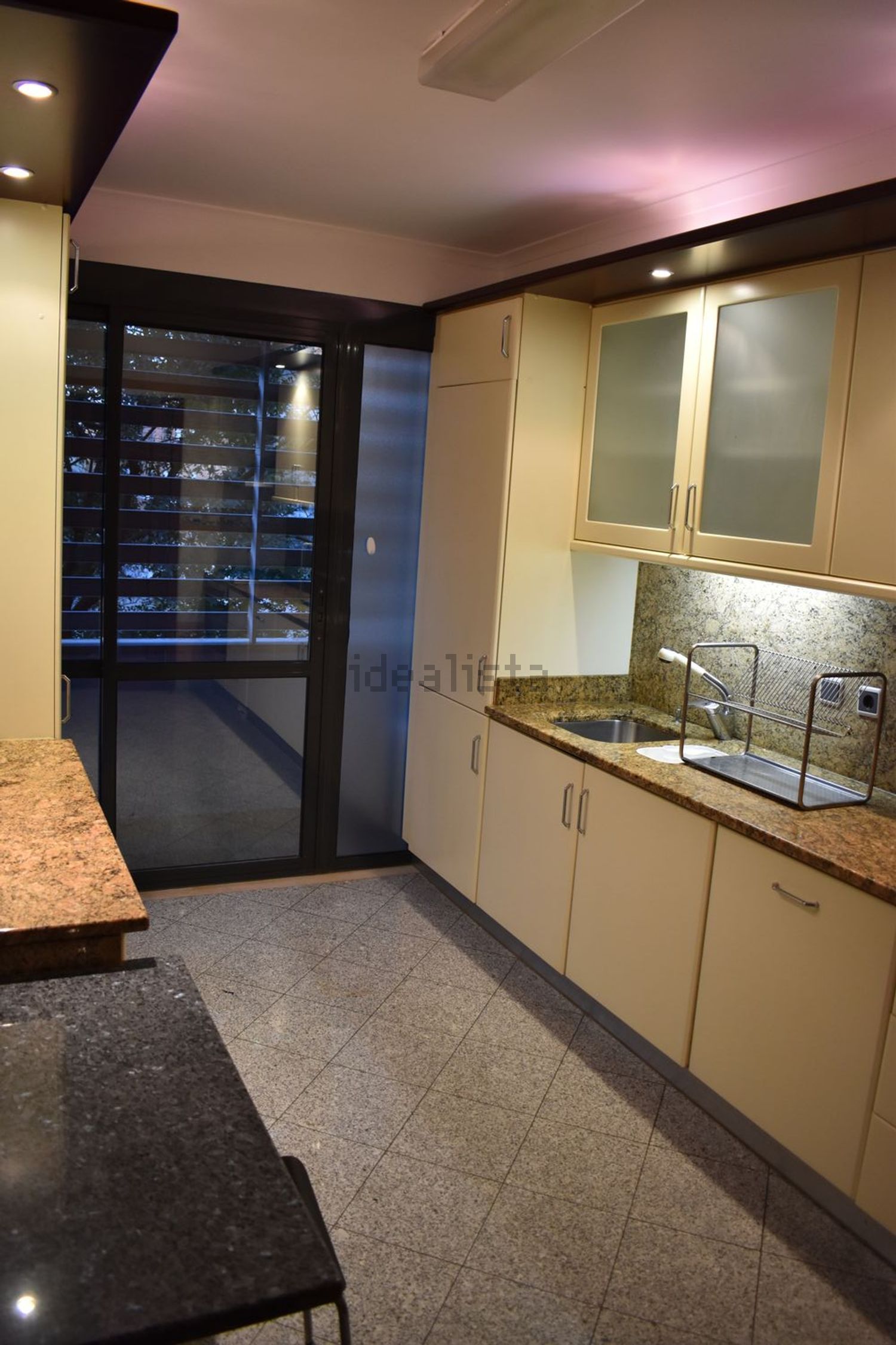 出租公寓 t2在Rua Comandante Cousteau, 8 - 厨房