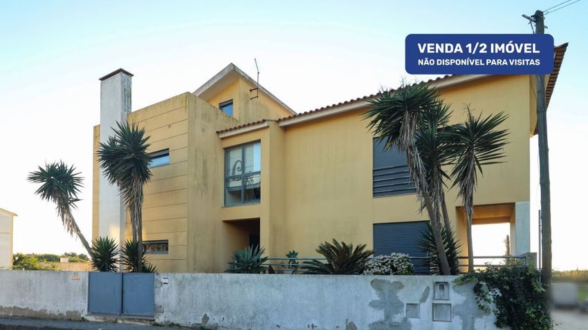 小楼房或独栋别墅出售在Rua Pinhal da Senhora