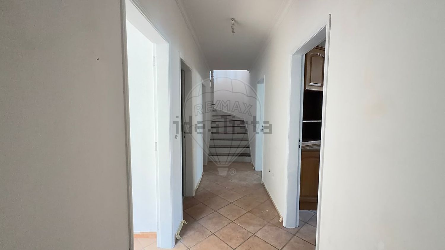 小楼房或独栋别墅出售在Rua da Pedra - 过道