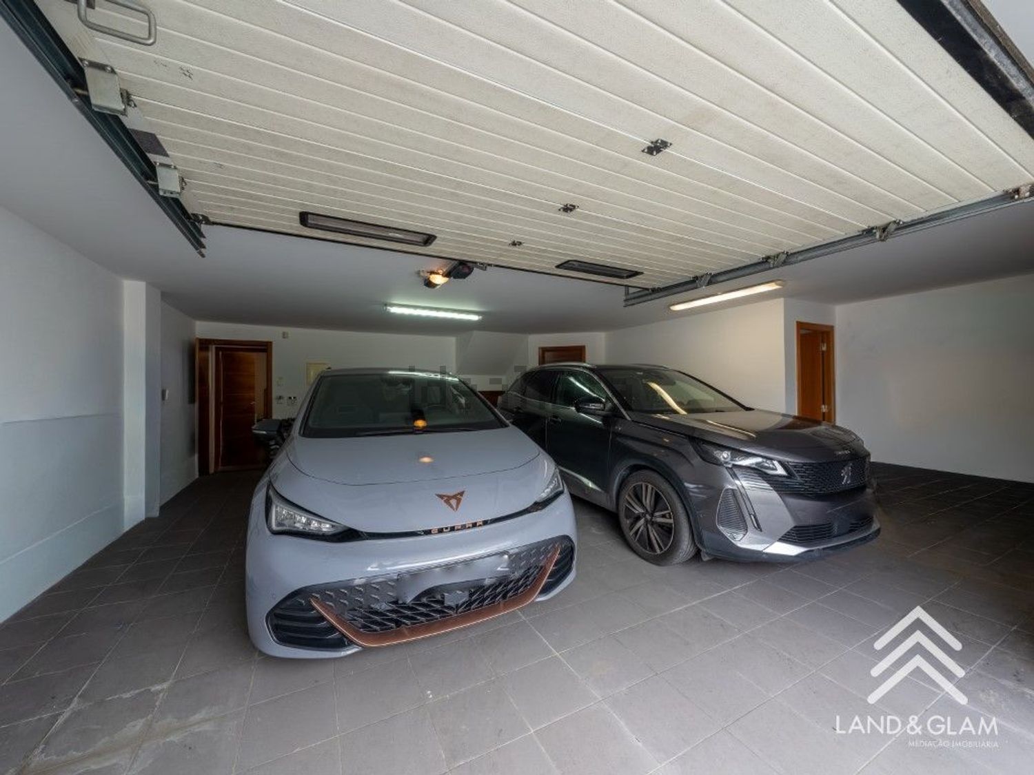 小楼房或独栋别墅出售在Rua das Helenas, 10 - 停车位