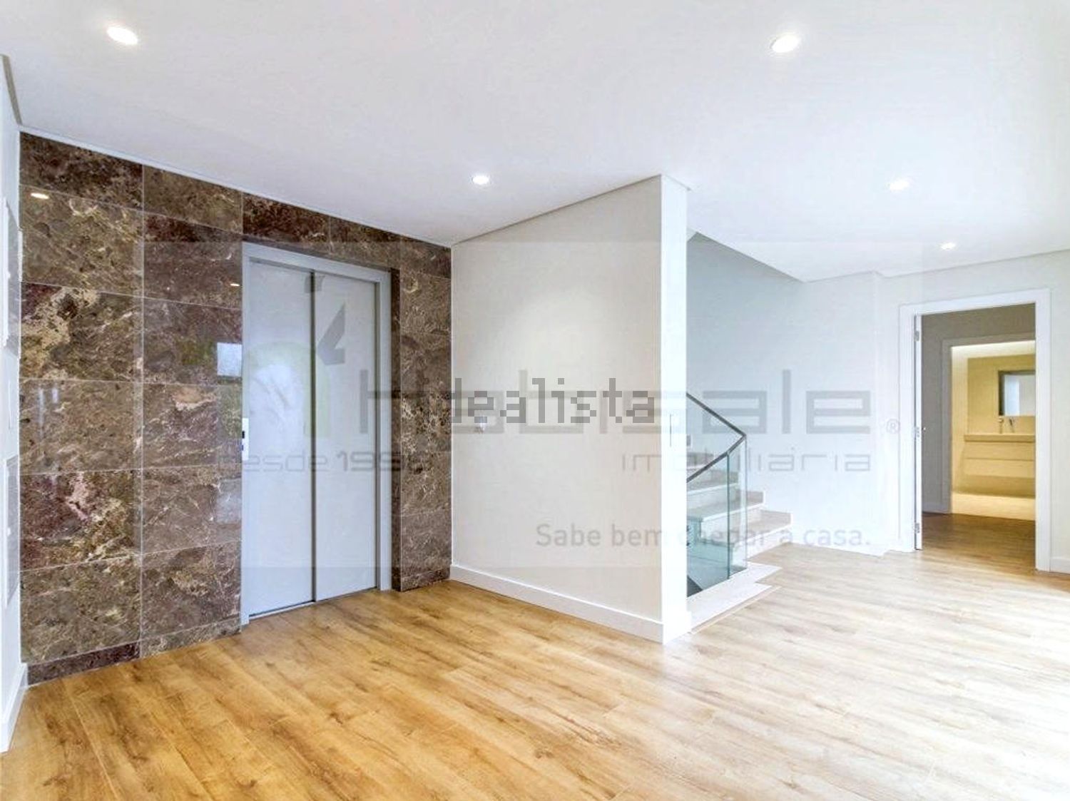 公寓 t4出售在Rua Almirante Gago Coutinho, 58 a - 居住