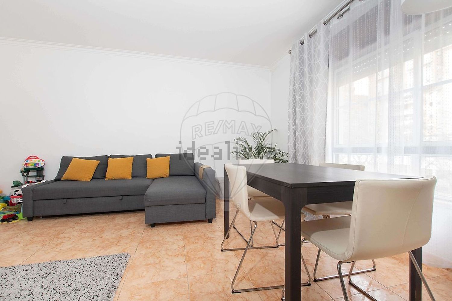 公寓 t2出售在Praceta Infante Dom Henriques - 客厅