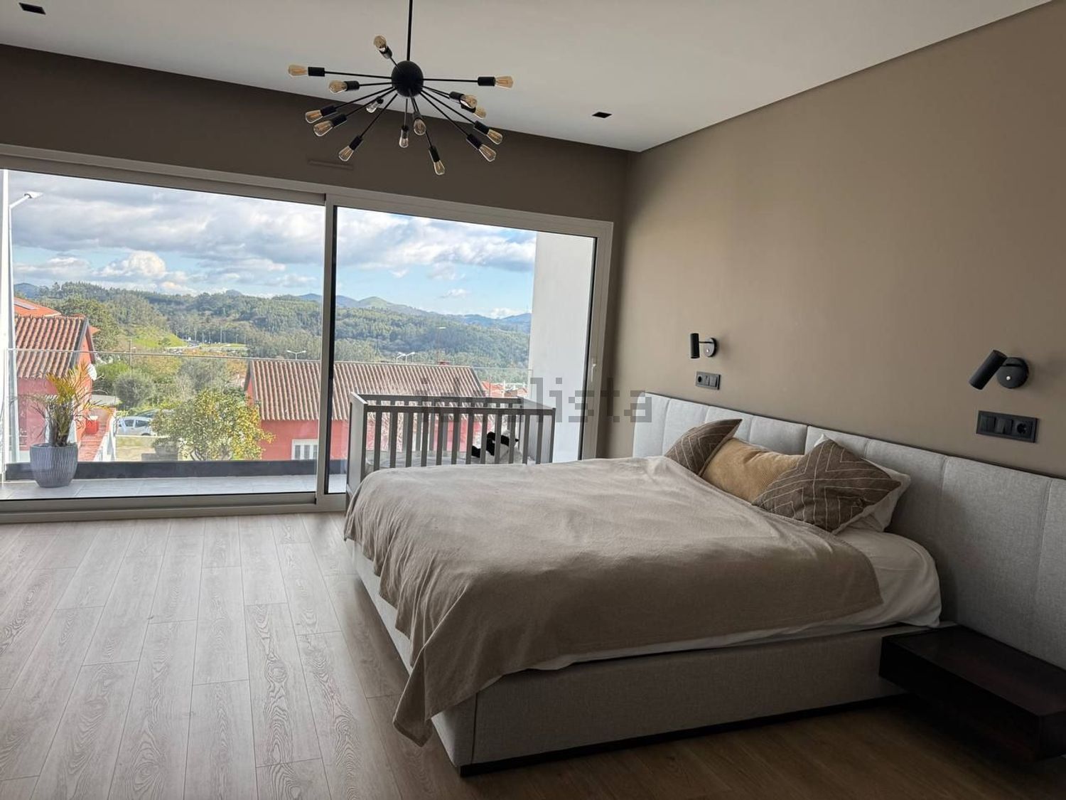 小楼房或独栋别墅出售在Avenida Movimento das Forças Armadas, 8 - 卧室