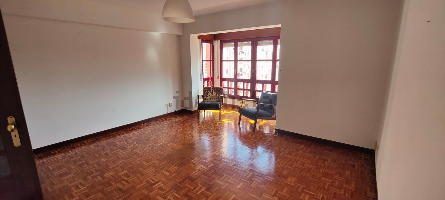 出租公寓 t2在Rua Professor Eduardo Cortesão, 20 - 客厅