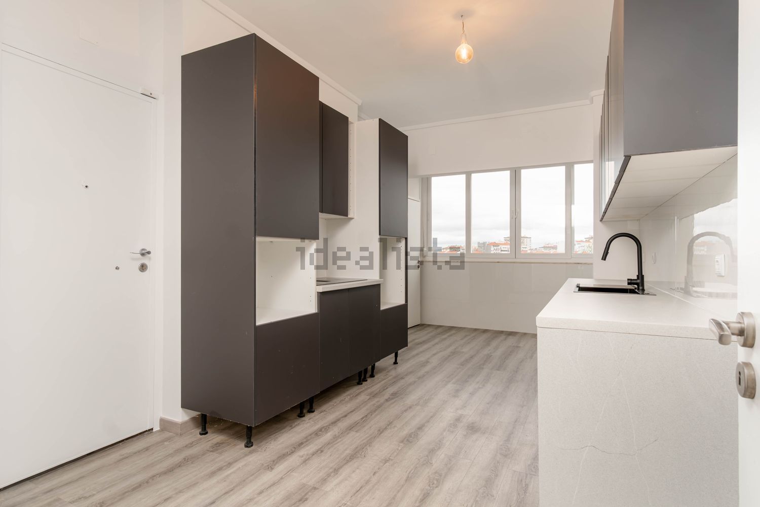 公寓 t3出售在Praça Rainha Santa - 照片