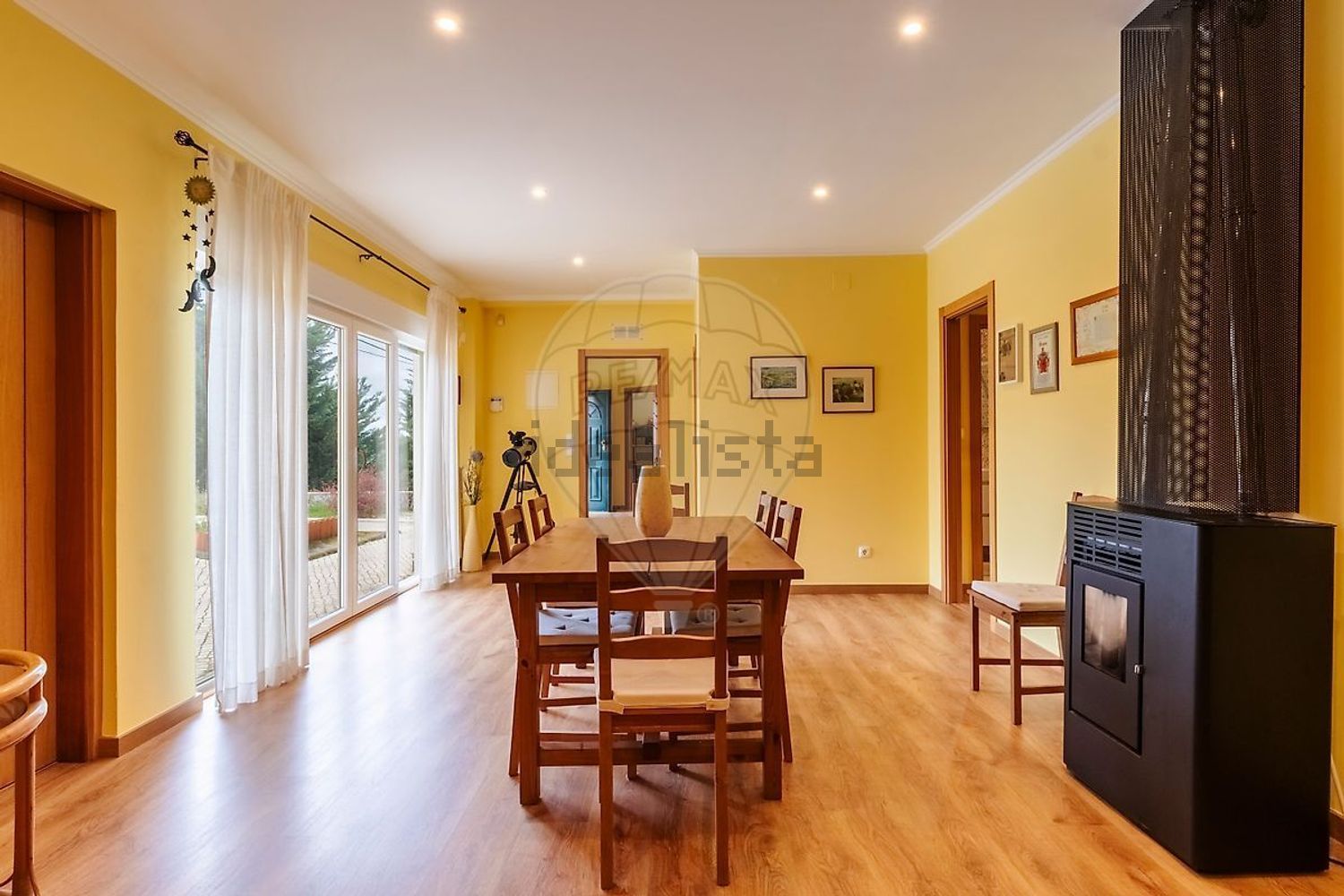 小楼房或独栋别墅出售在Estrada de Paços - 客厅