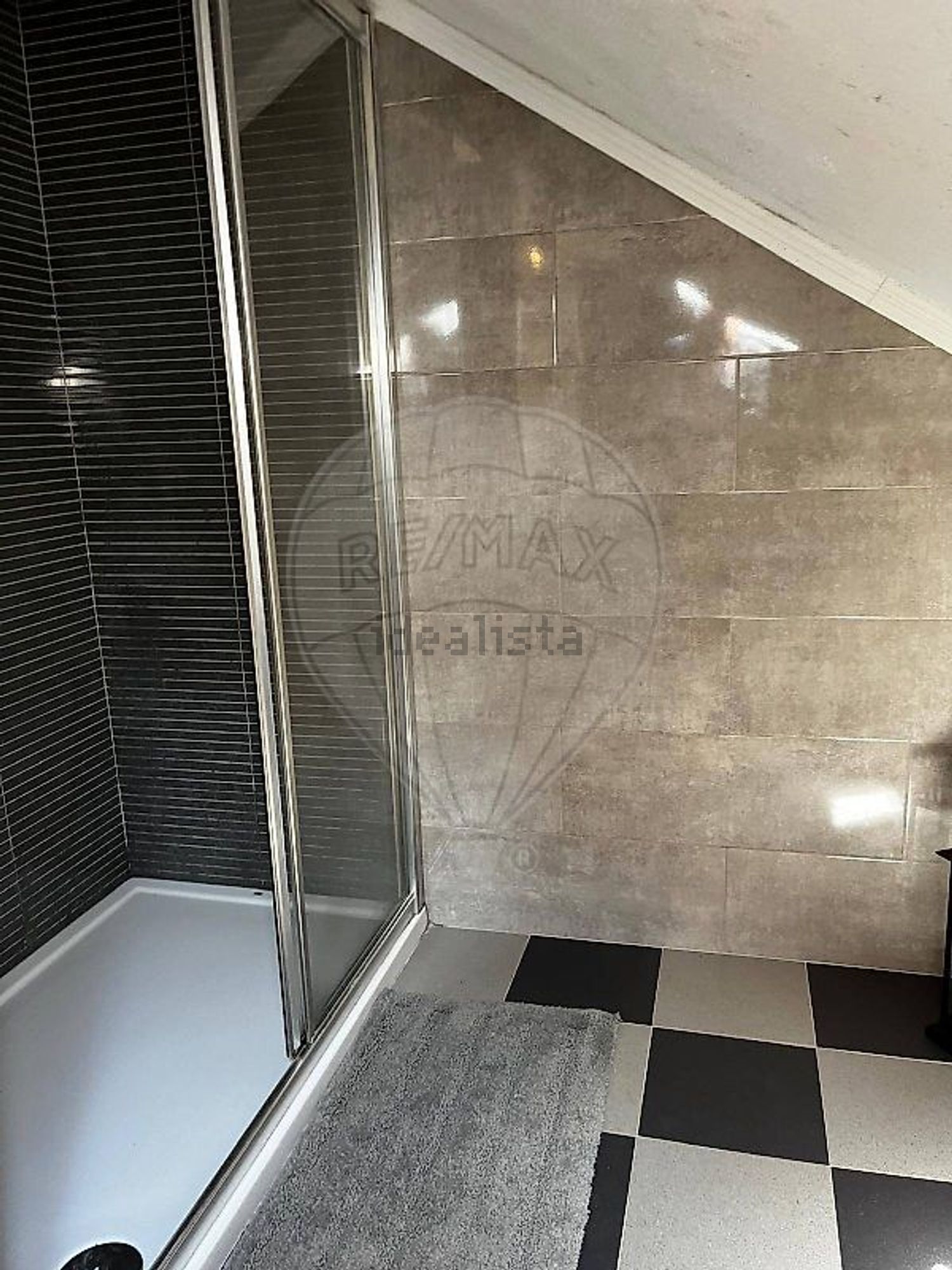 小楼房或独栋别墅出售在Rua Furnas - 卫生间