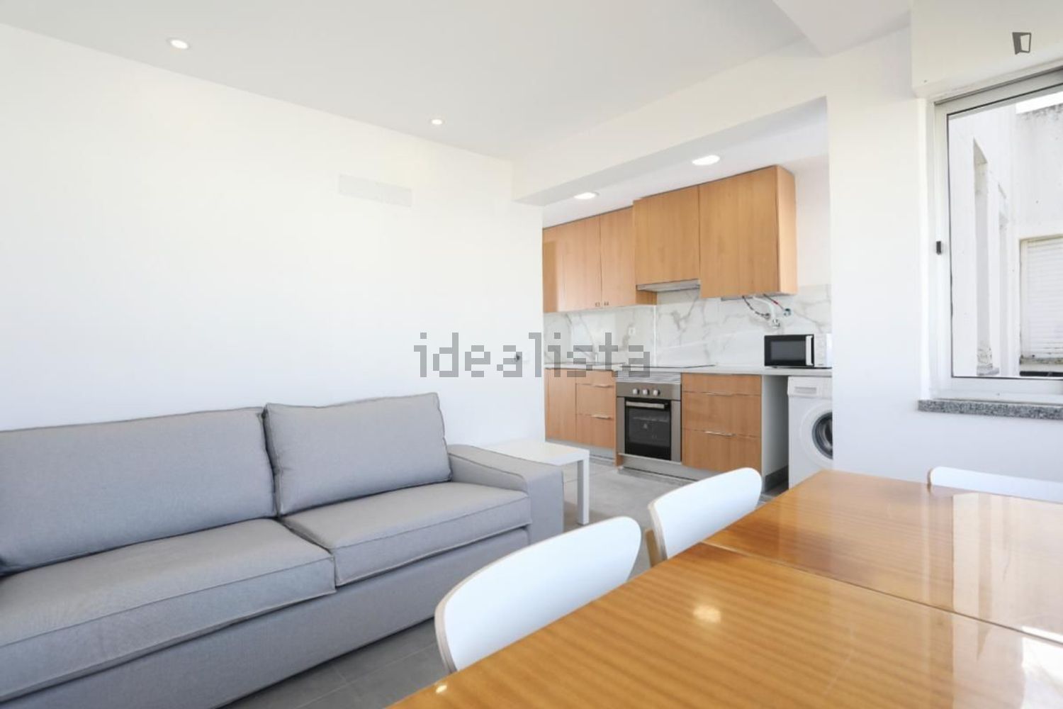 出租房间在Rua Guiomar Torresão - 客厅