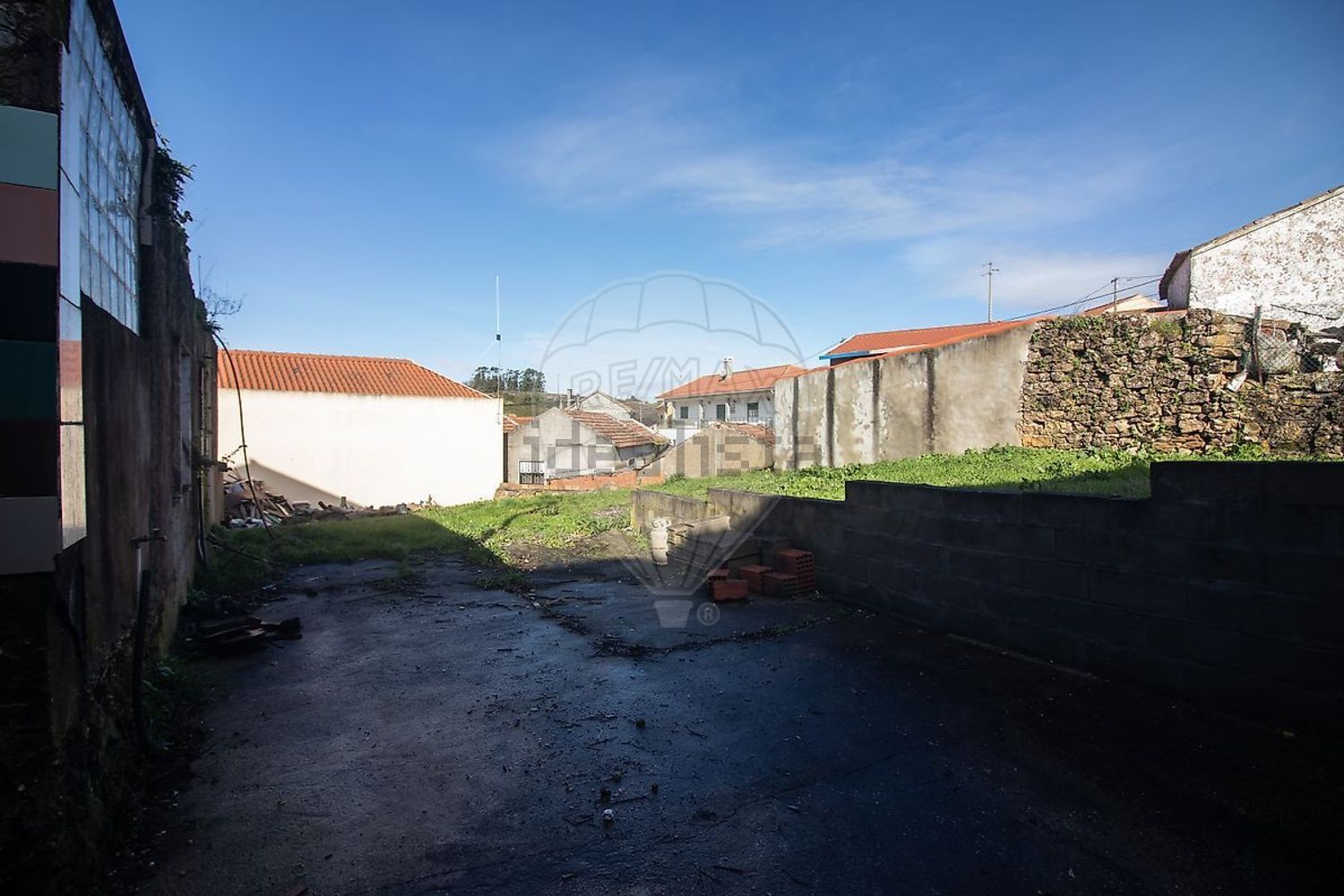 小楼房或独栋别墅出售在São Quintino - 外立面