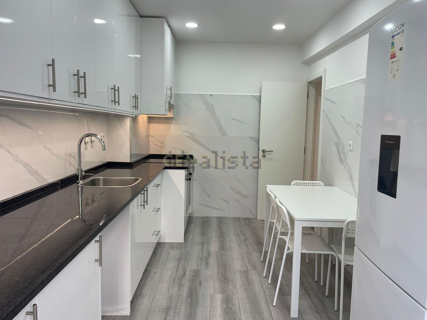 出租公寓 t2在Estrada Serra da Mira, 32 - 厨房