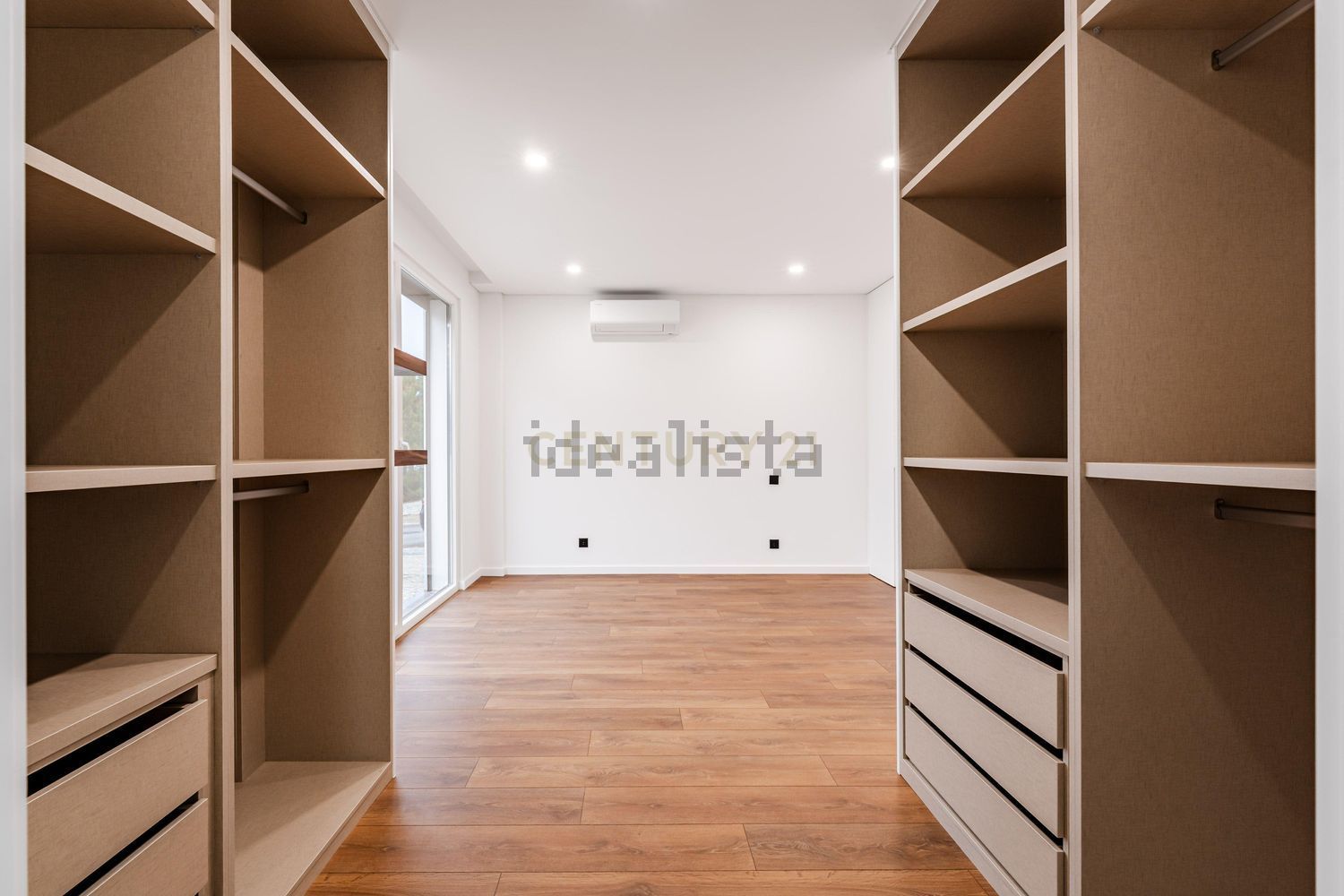 小楼房或独栋别墅出售在Palmela Village - Colinas da Arrábida - 试衣间