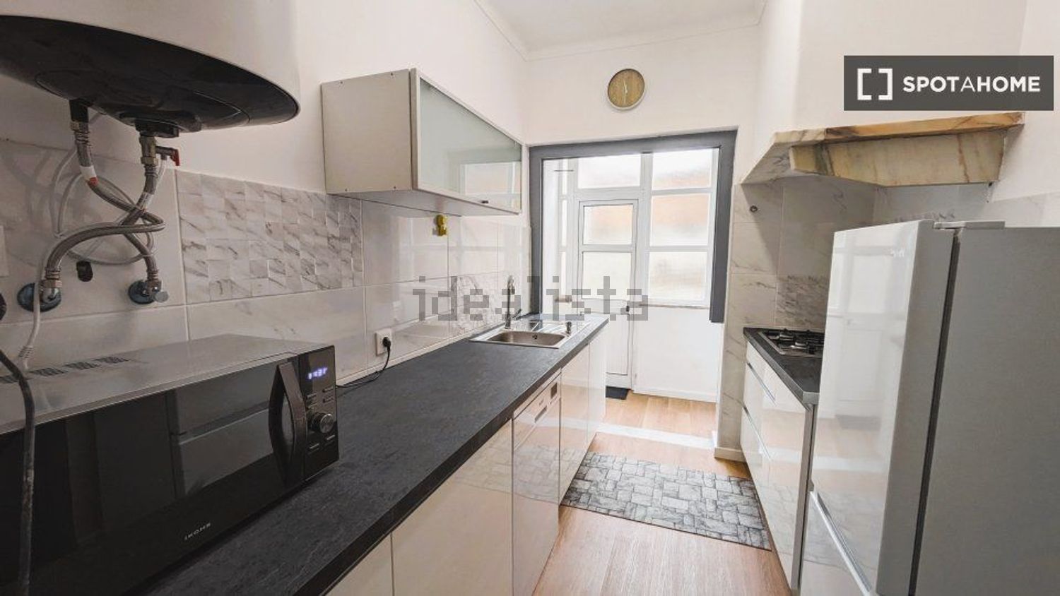 出租公寓 t1在Rua Marechal Gomes da Costa - 厨房