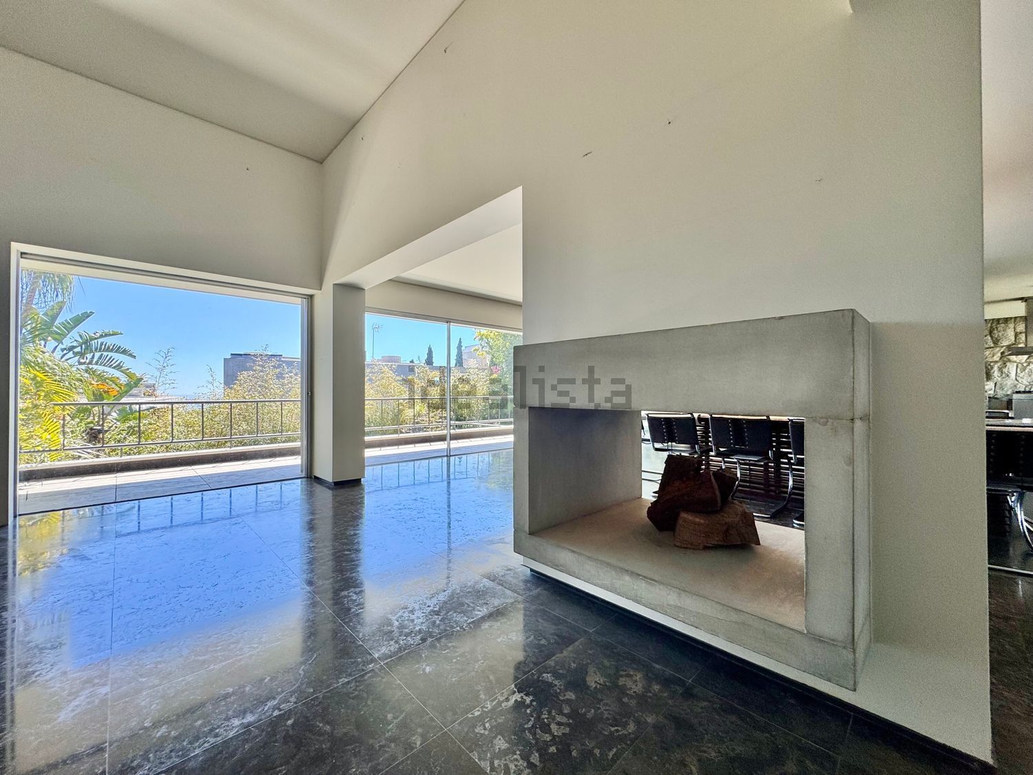 小楼房或独栋别墅出售在Avenida Marechal Carmona, 631 - 照片