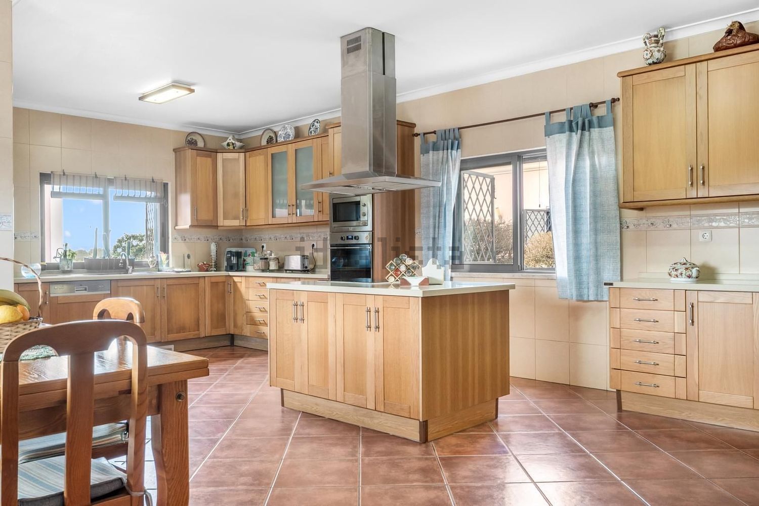 小楼房或独栋别墅出售N10 - 厨房