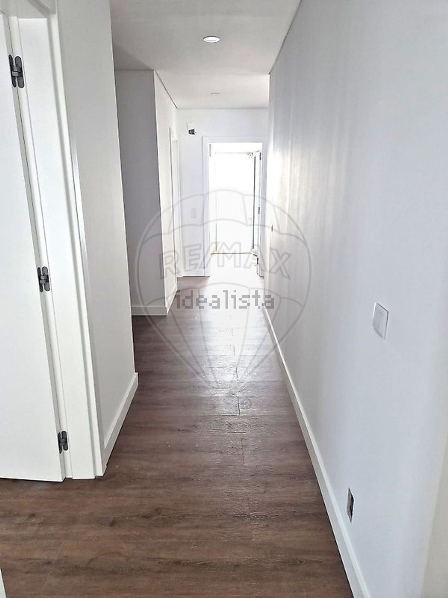 小楼房或独栋别墅出售在Rua 27 - 过道