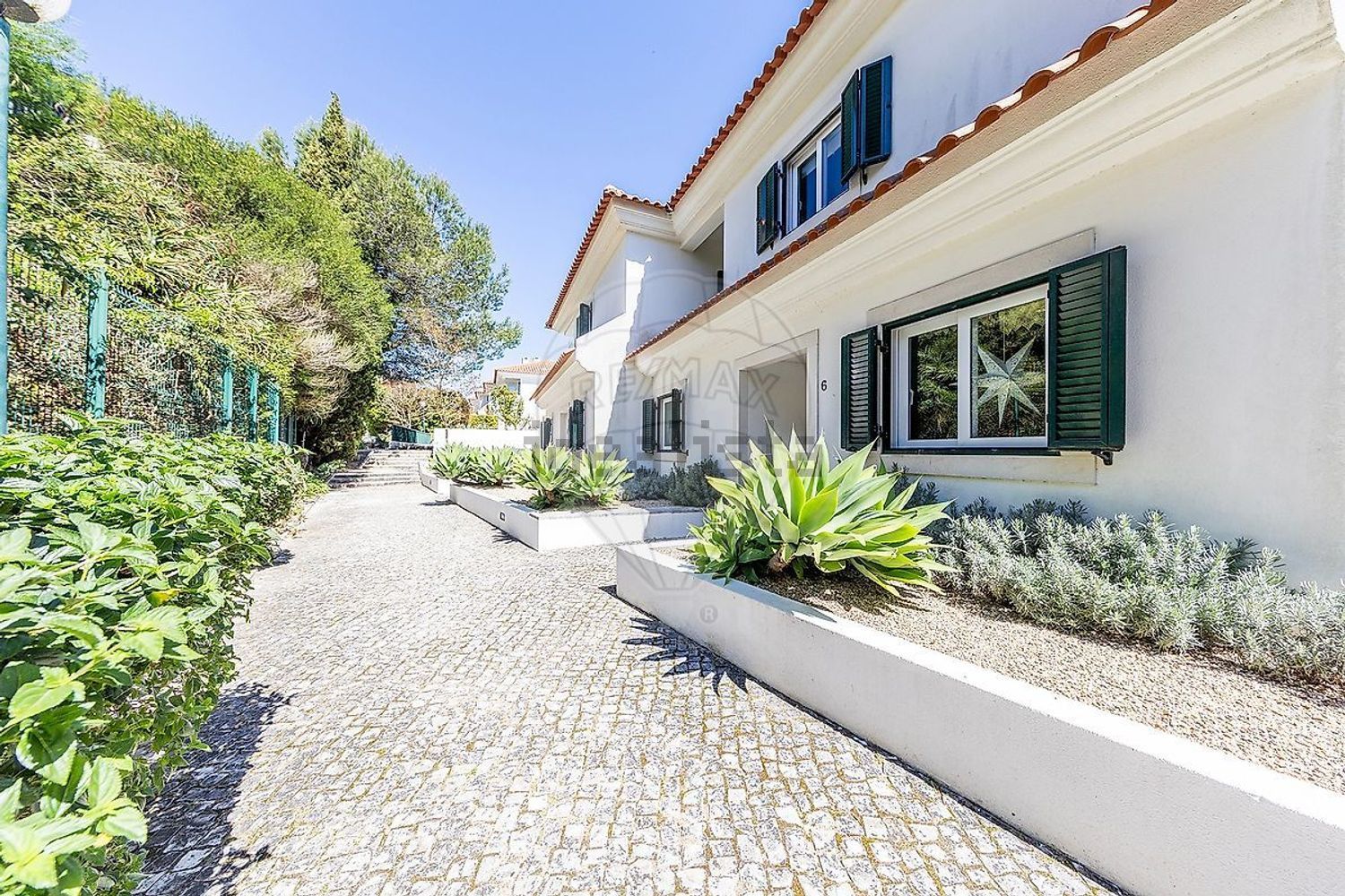 小楼房或独栋别墅出售在Rua dos Girassóis - 外立面