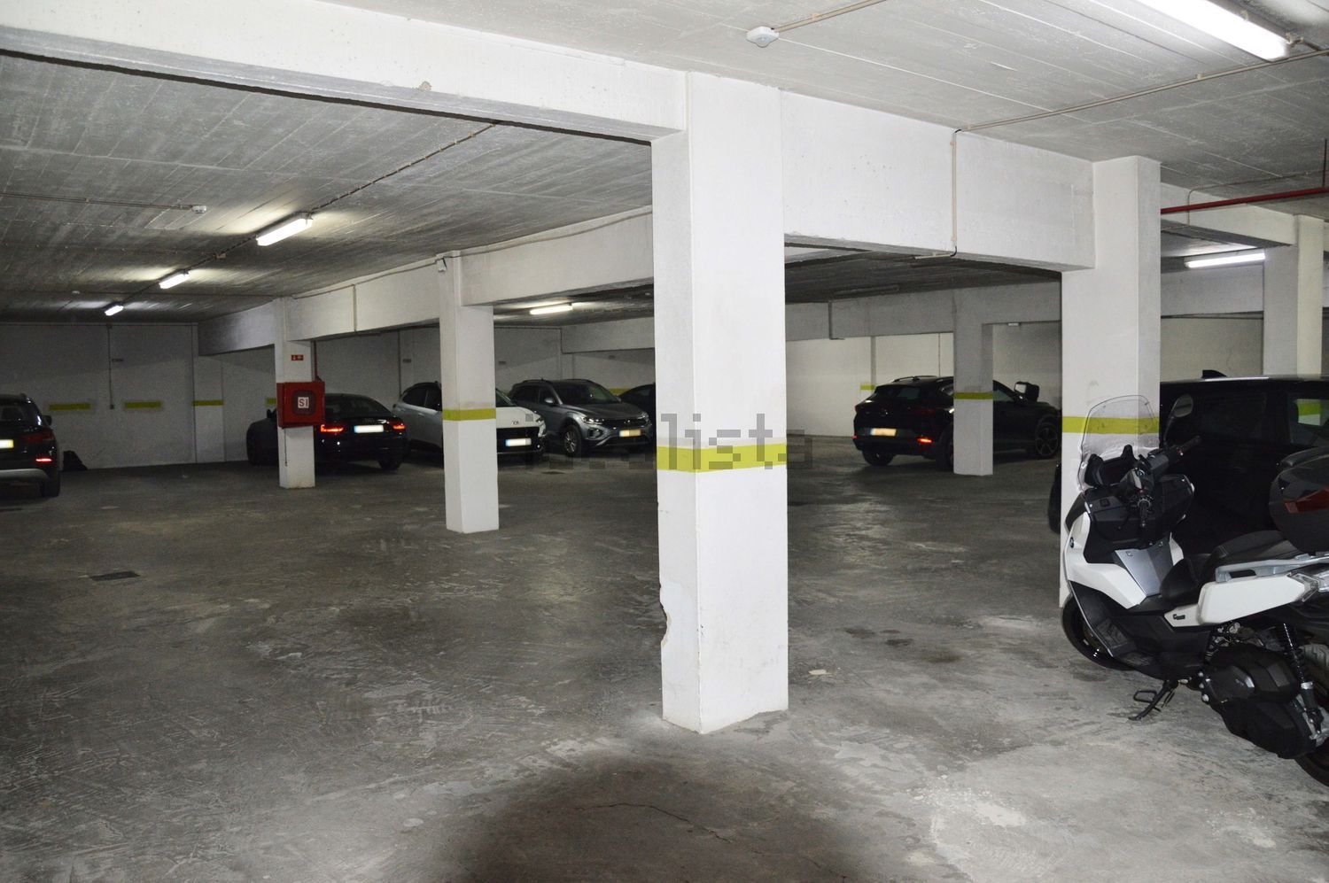 公寓 t4出售在Avenida Alfredo da Silva - 停车位