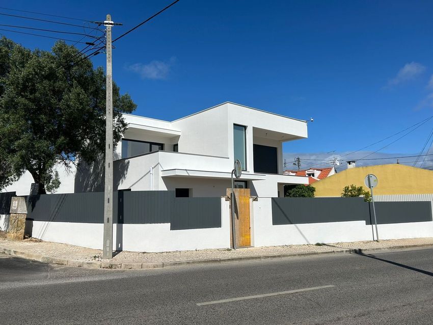 小楼房或独栋别墅出售在Avenida Francisca Lindoso, 747