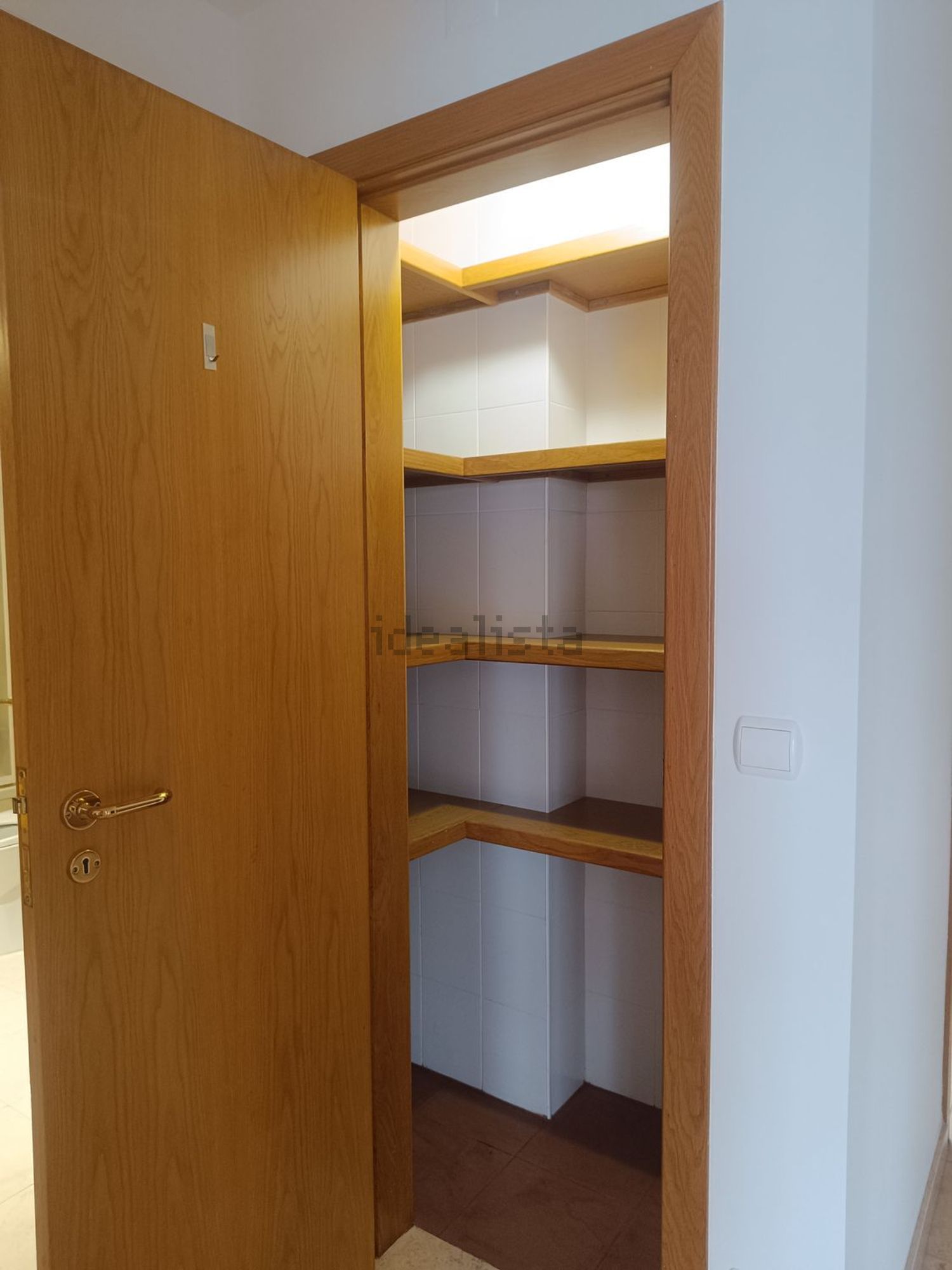 出租公寓 t2在Praceta José Régio, 12 e - 试衣间