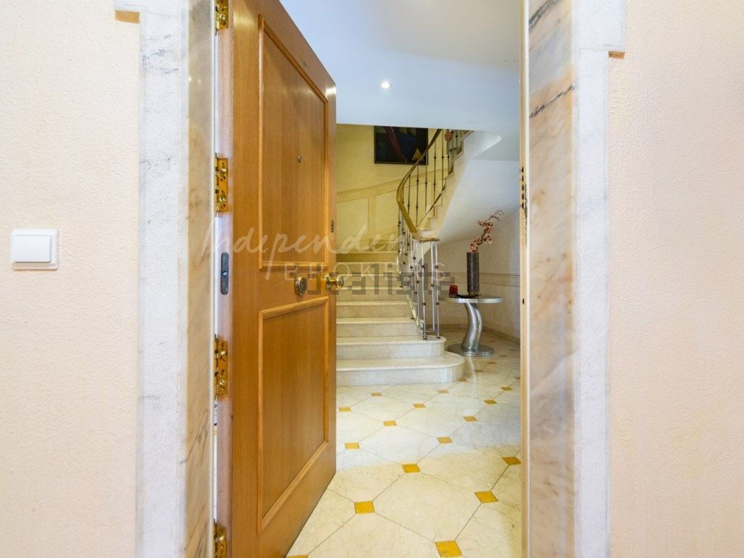 复式公寓出售在Rua Virgílio Correia, 1 D - 过道