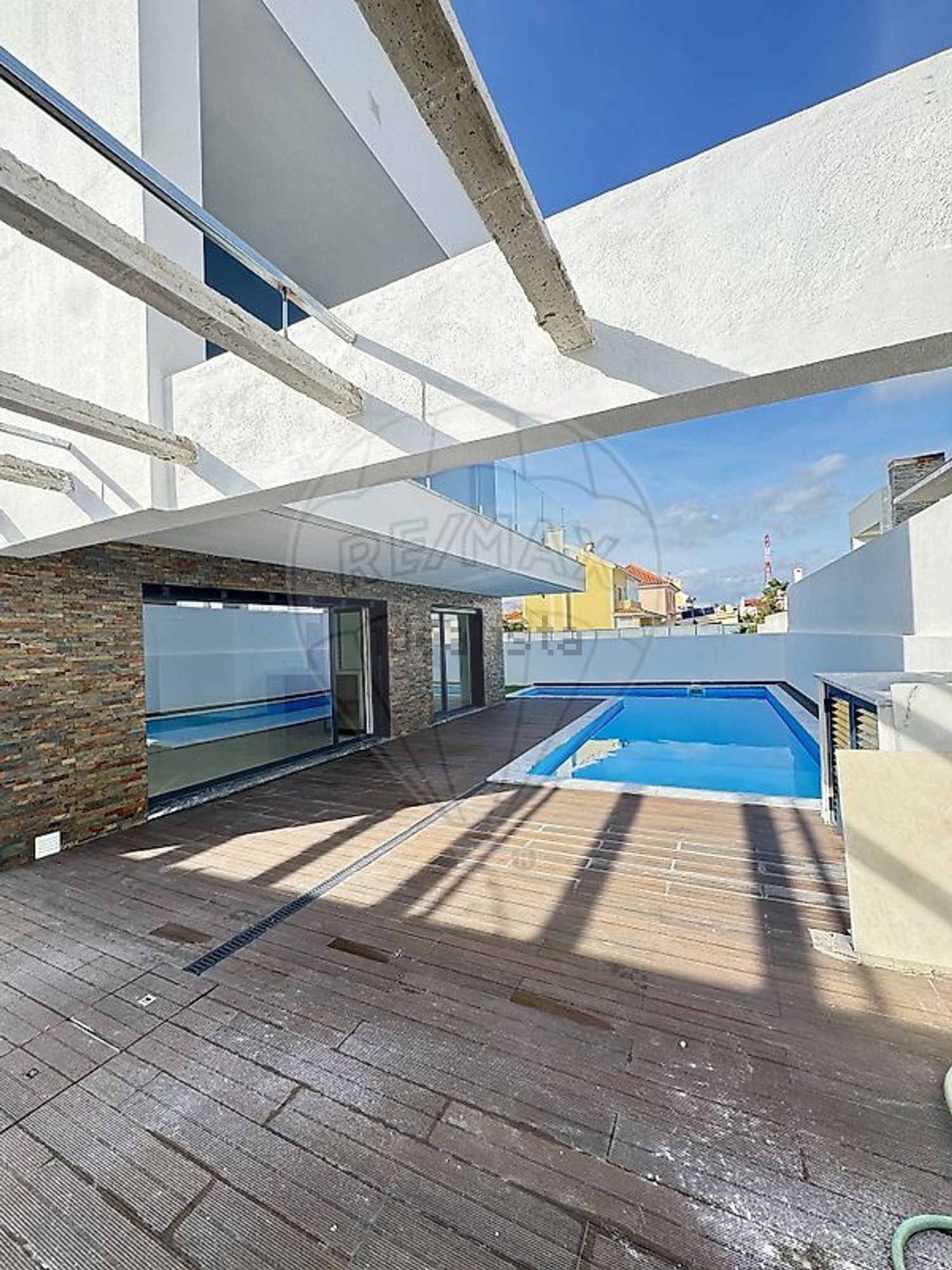 小楼房或独栋别墅出售在Alameda Miguel Torga - 游泳池