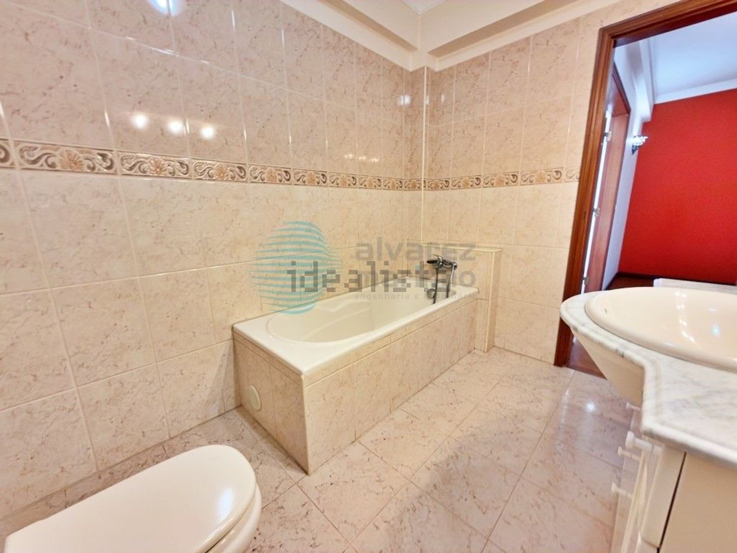 小楼房或独栋别墅出售在Rua 1° de Maio, 3 - 卫生间