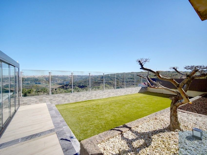 小楼房或独栋别墅出售在Rua da Serra, 4