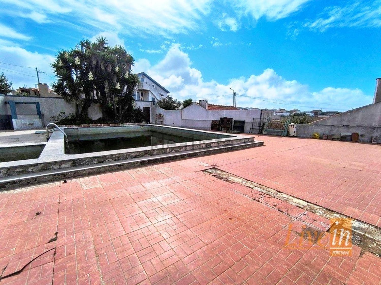 小楼房或独栋别墅出售在Santo Isidoro - 游泳池