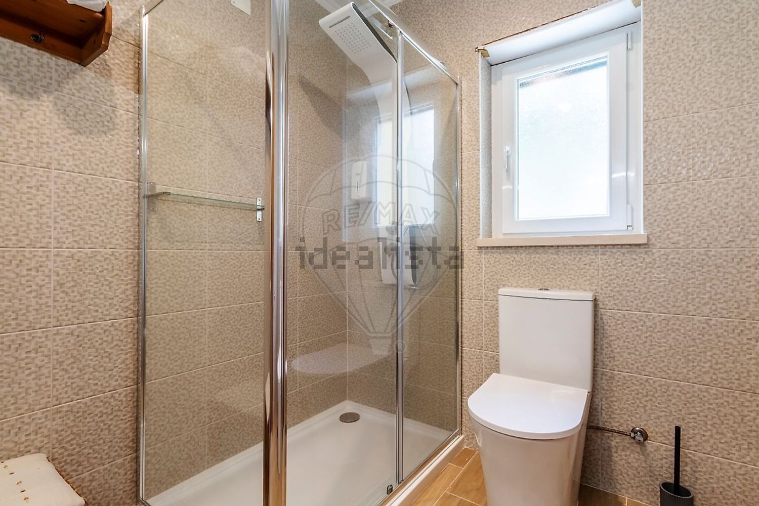 小楼房或独栋别墅出售在Estrada de Paços - 卫生间