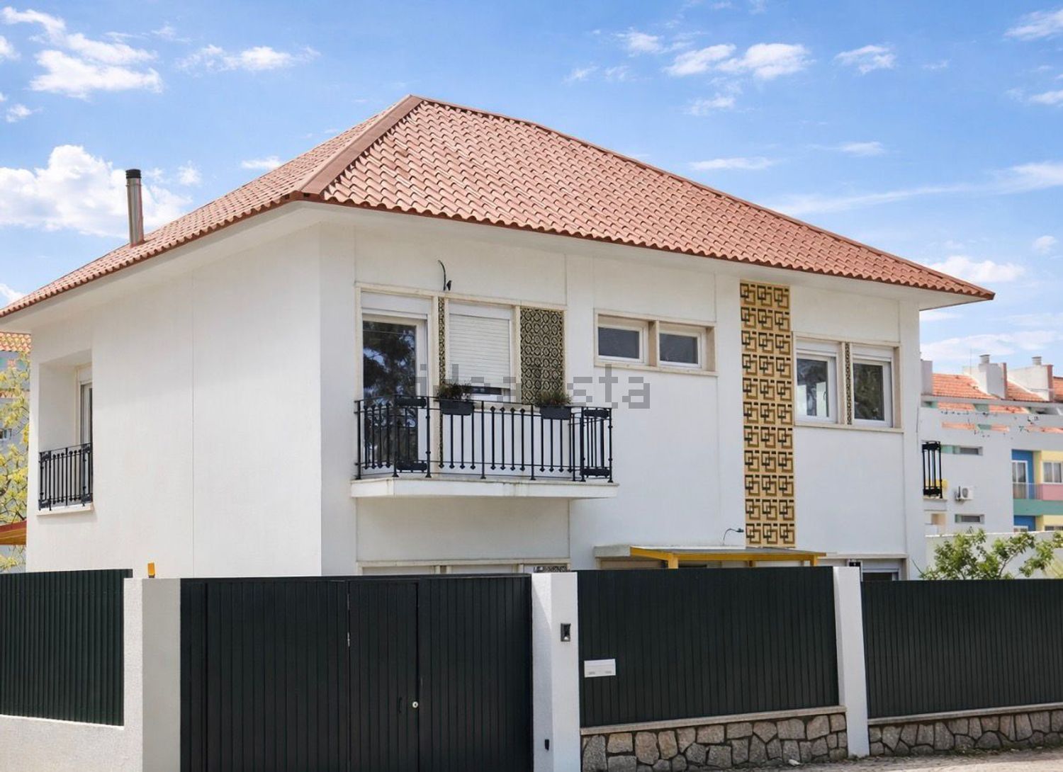 小楼房或独栋别墅出售在Estrada Nacional 10 - 外立面