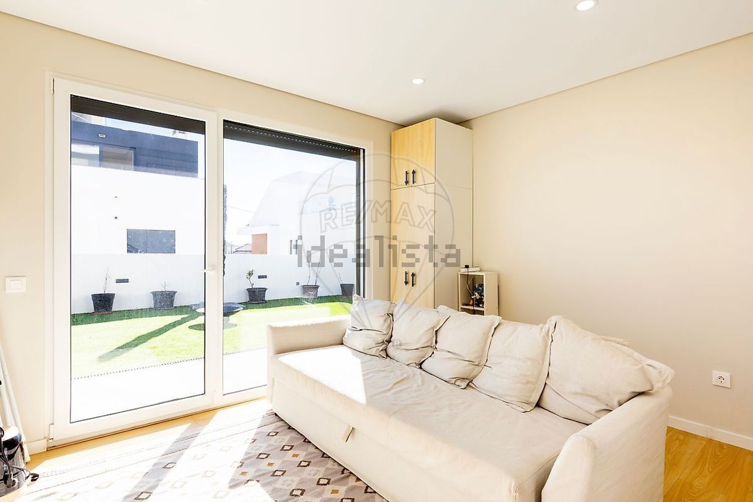 小楼房或独栋别墅出售在Rua e - 客厅