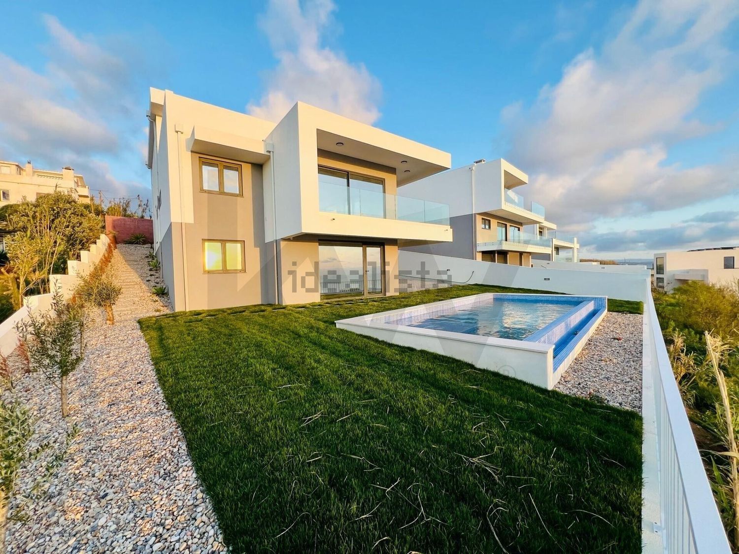 小楼房或独栋别墅出售在Rua das Salemas s/n - 游泳池