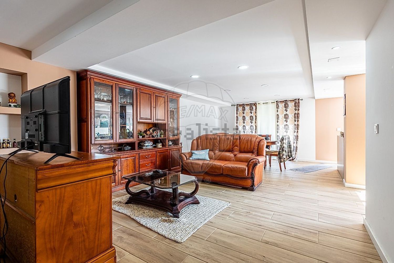 小楼房或独栋别墅出售在Rua das Flores - 客厅