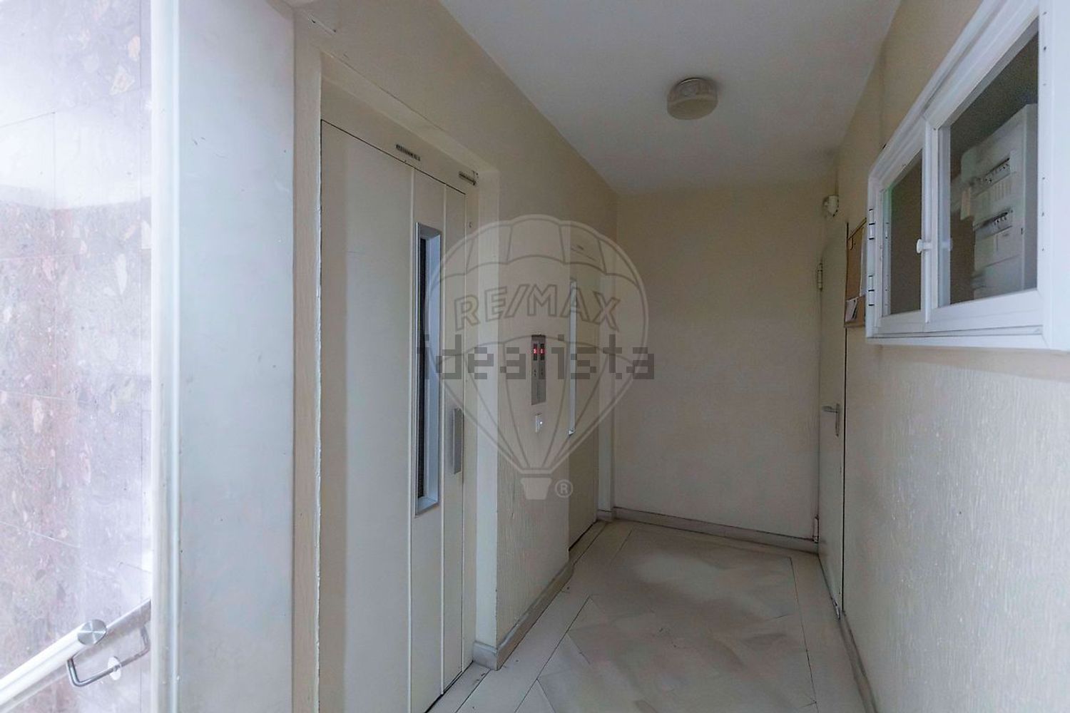 公寓 t3出售在Avenida de Fitares - 过道