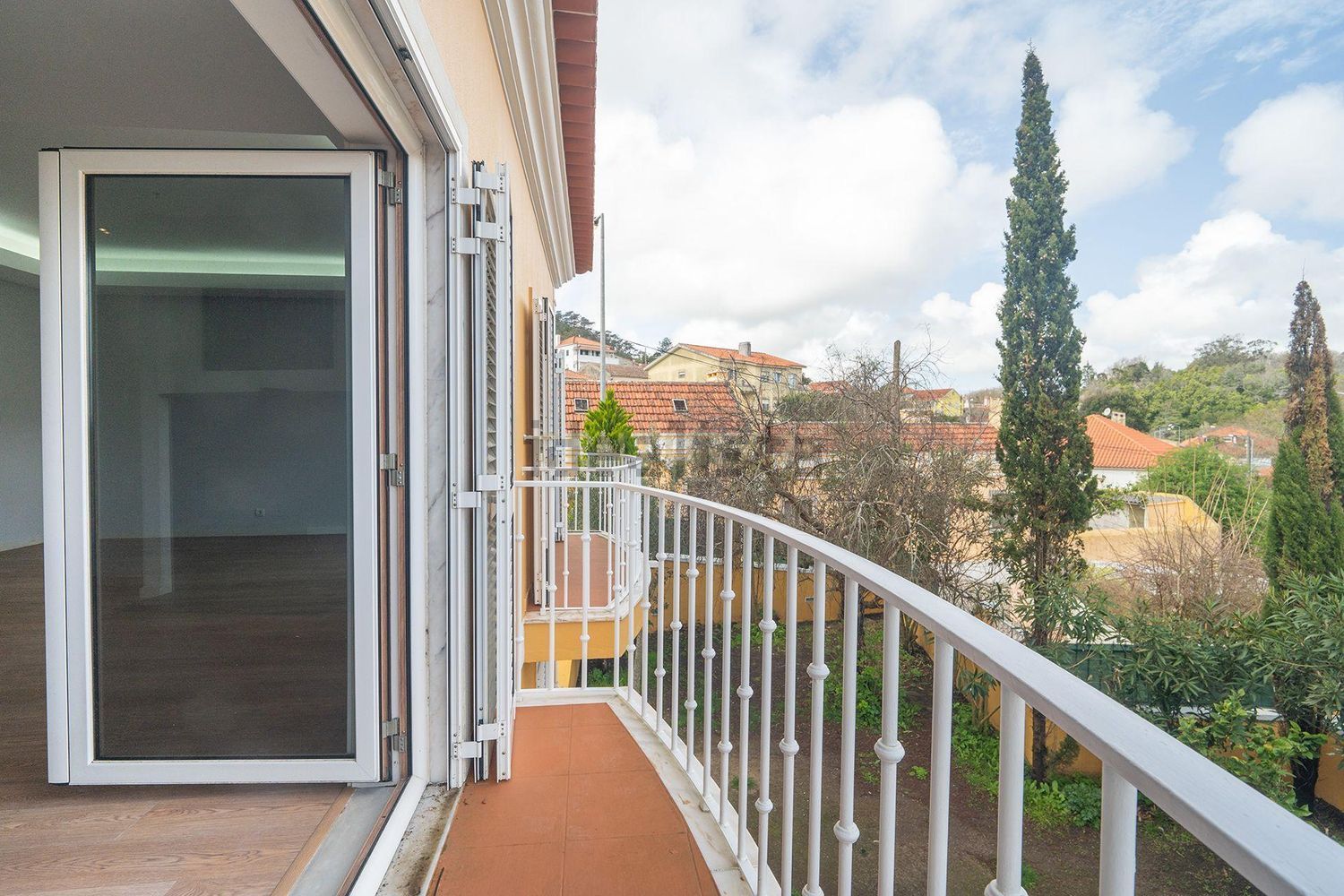 小楼房或独栋别墅出售在Rua Engenheiro José Caetano Salema Garção, 29 - 阳台