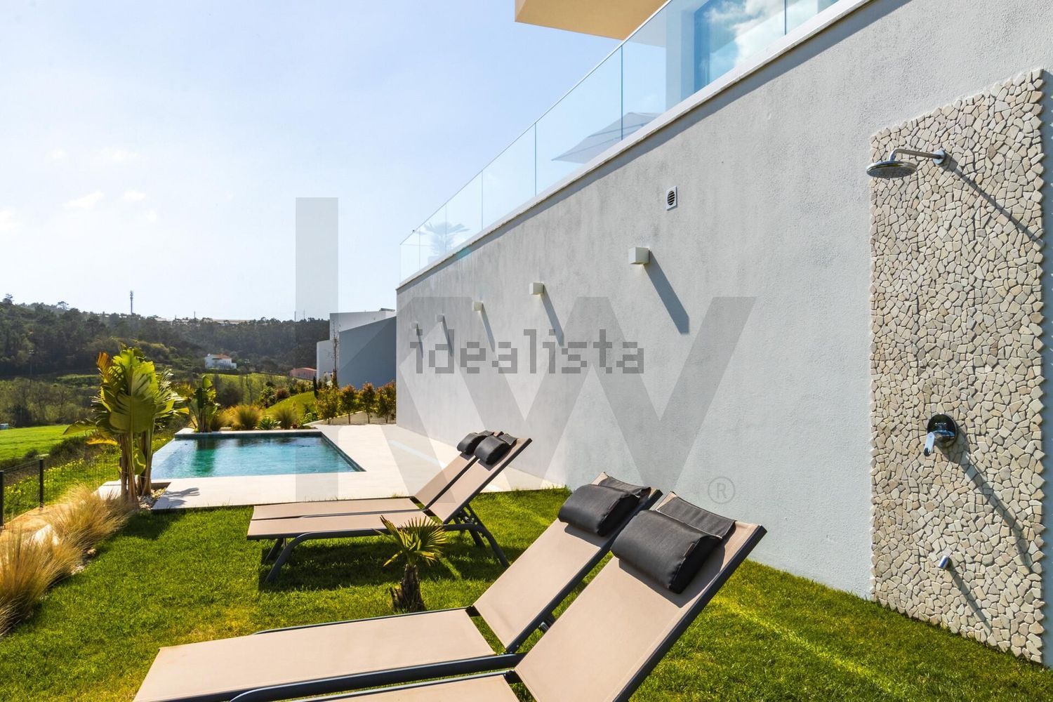 小楼房或独栋别墅出售在Rua das Lombas - 游泳池