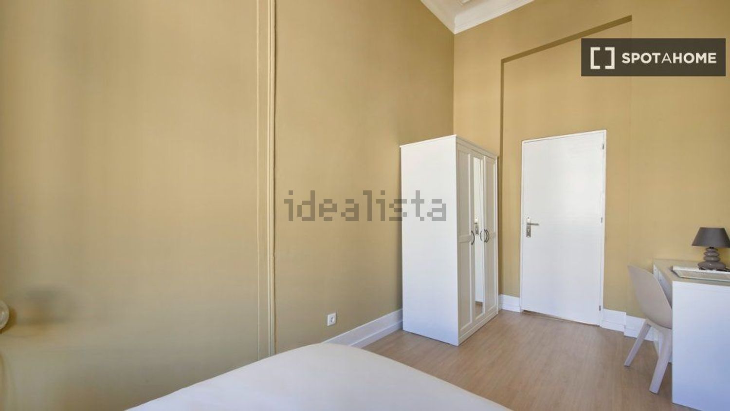 出租房间在Largo Vitorino Damásio - 居住