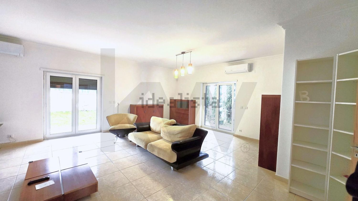 出租小楼房或别墅在Paz - Salgados - 客厅