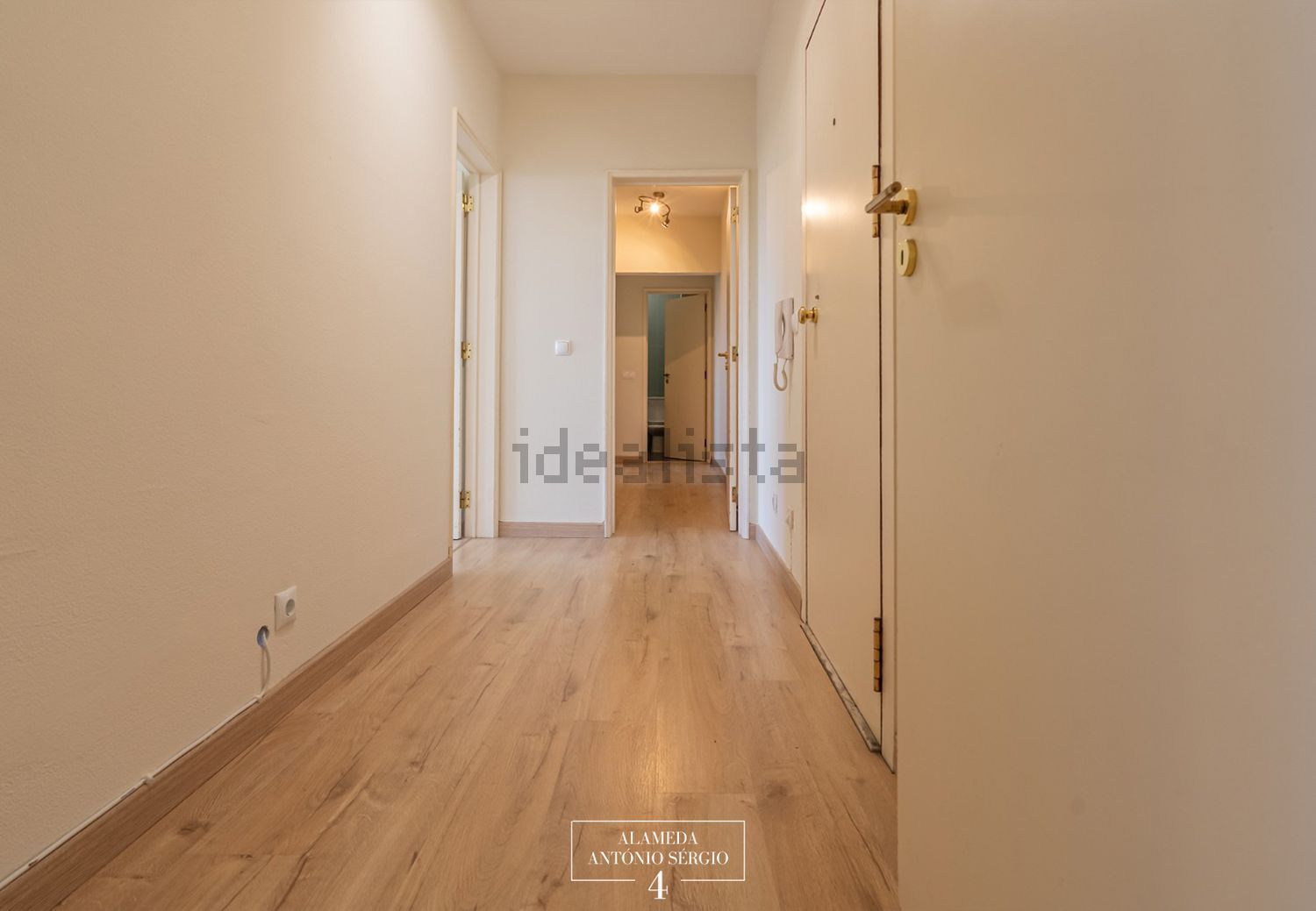 出租公寓 t2在Alameda António Sérgio, 4 - 过道