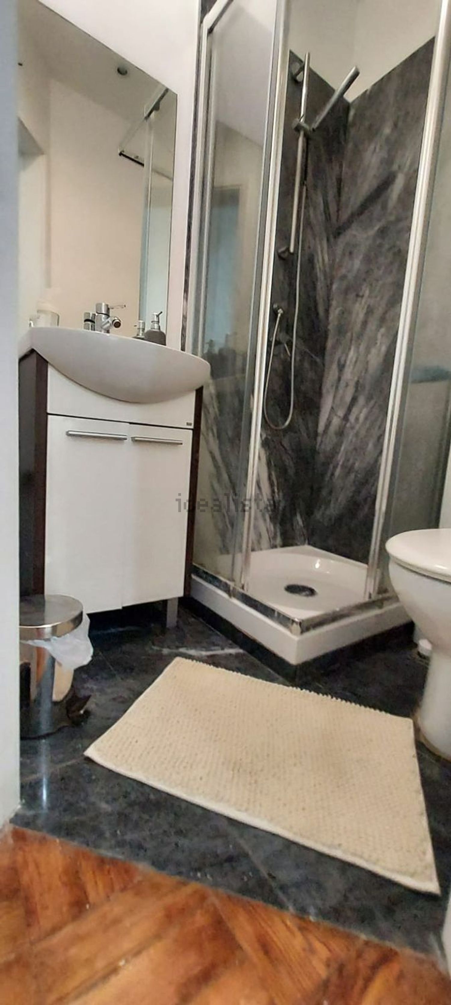 出租房间在Rua Professor José Pinto Correia, 47 - 卫生间