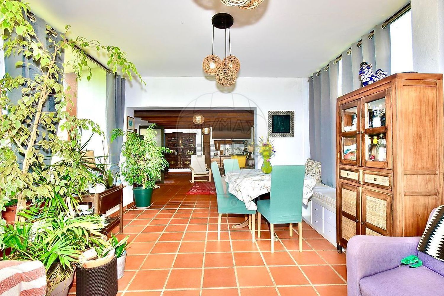 小楼房或独栋别墅出售在Rua Principal - 客厅